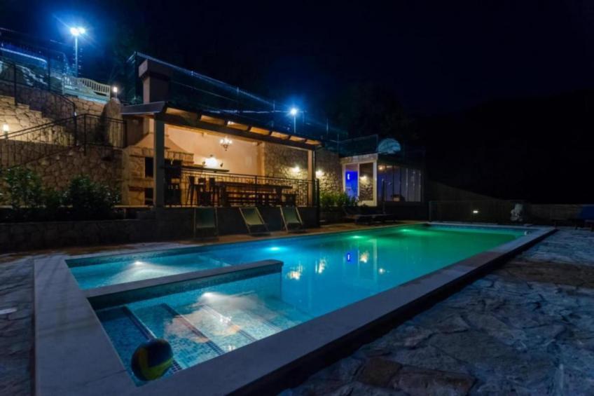 Villa Falcon Rook - Four-Bedroom Villa with Terrace and Swimming Pool - foto 8