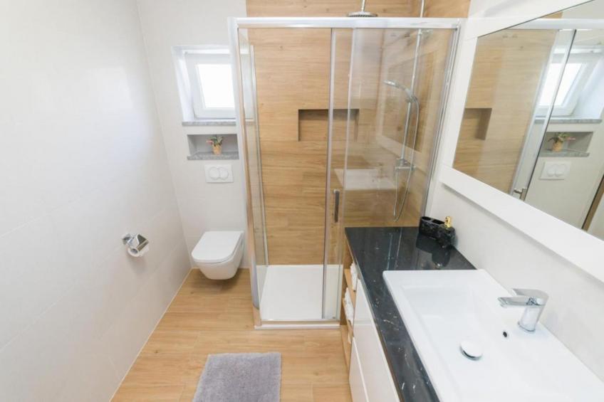 Mihael Holiday House - Three Bedroom Holiday Home with jacuzzi - foto 17