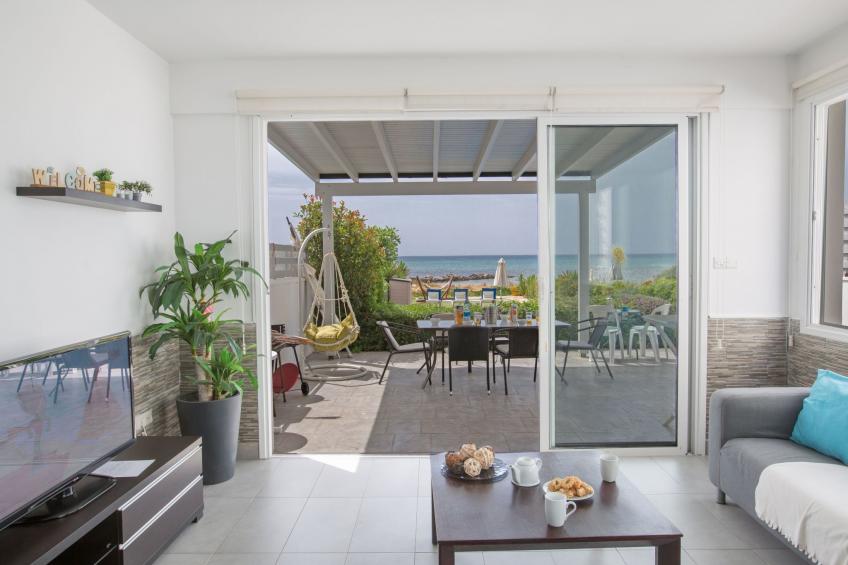 Moderne, geräumige Villa am Strand mit Pool - foto 16