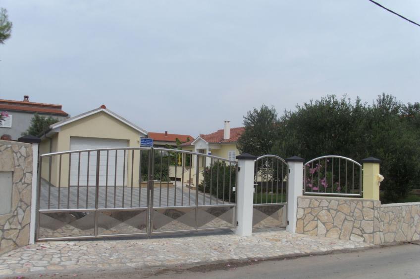 Modernes Ferienhaus in Dobropoljana mit Terrasse, Garten und Grill - foto 8