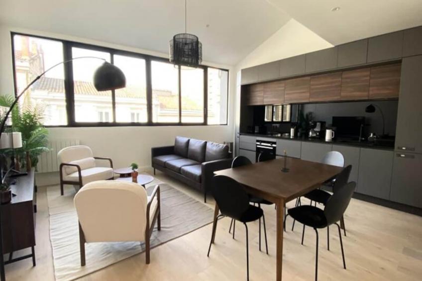 Duplex Prestigieux Au Cœur Du Triangle D’or