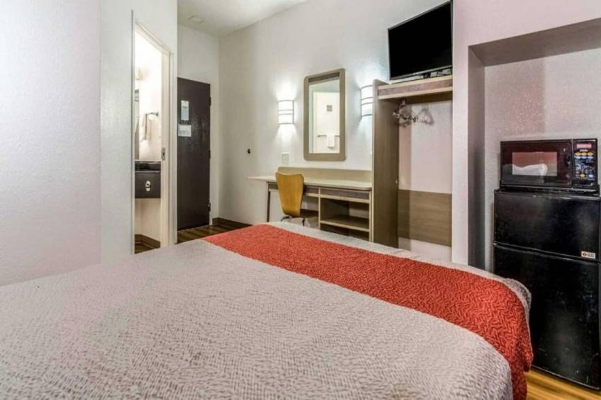 1 Queen Bed  Non-Smoking - foto 10