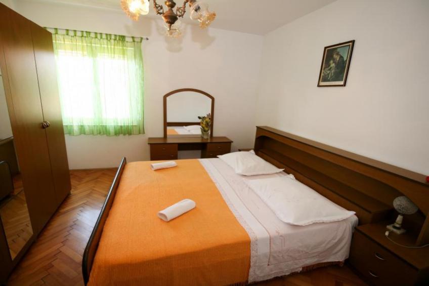 Spacious Beachfront Apartment Ciovo - Four Bedroom Apartment with Sea View - foto 7