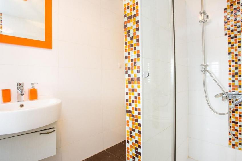 Haus mit modernem Interieur und einer alten Taverne - foto 20