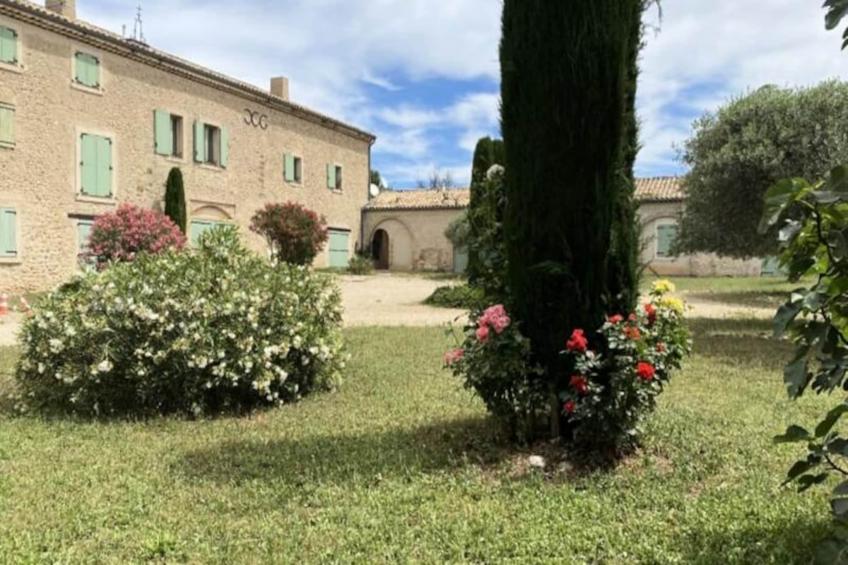 04b5 : Beau Studio Dans Un Mas Provençal - Piscine - foto 5