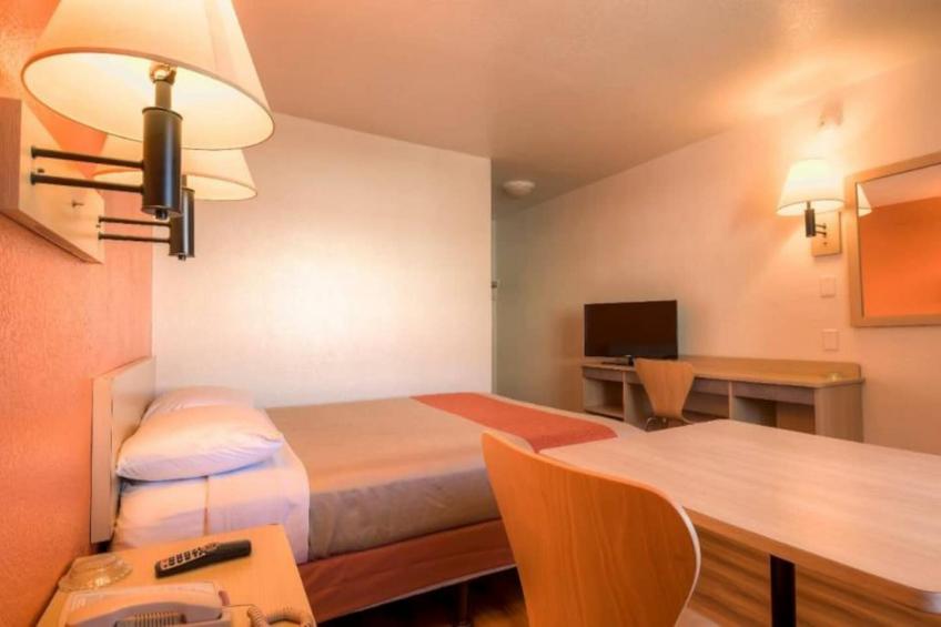 1 King Bed  Mob Access Tub Nsmk Minifridg - foto 12