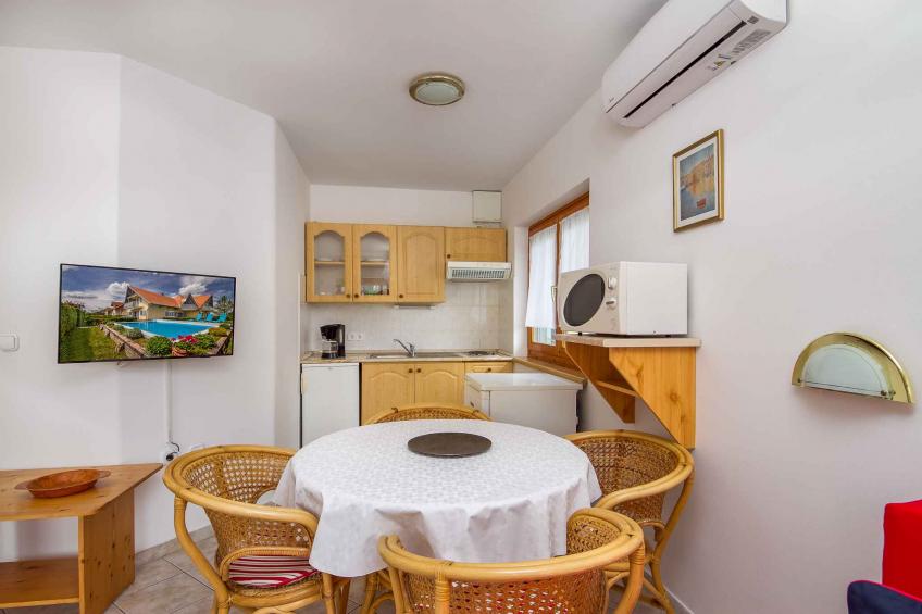 Holiday apartment near the beach with pool - BF-YPVP - foto 10