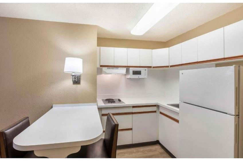 2 Queen Beds | Smoking, Kitchen - foto 11