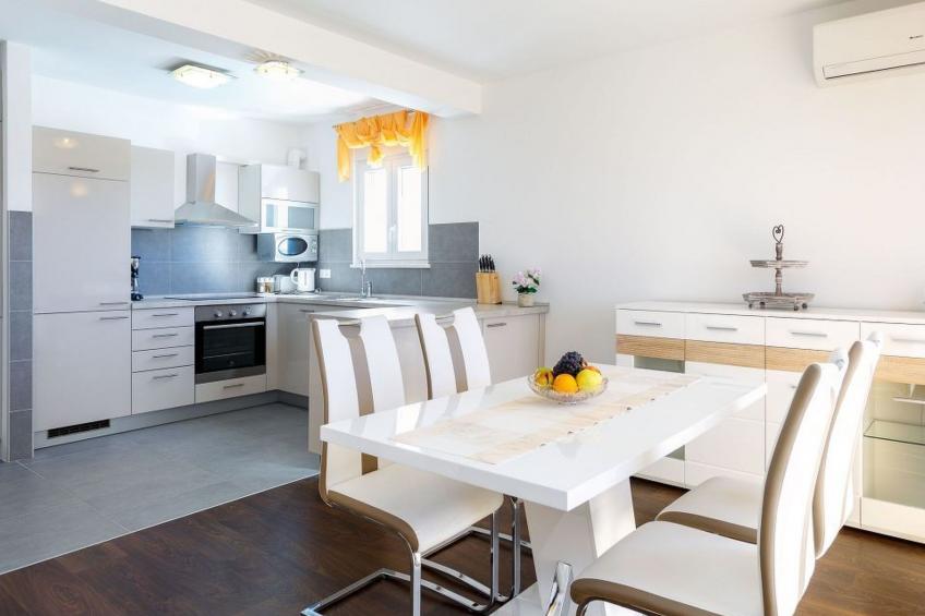 in Dugi Rat mit Großer Terrasse - foto 4