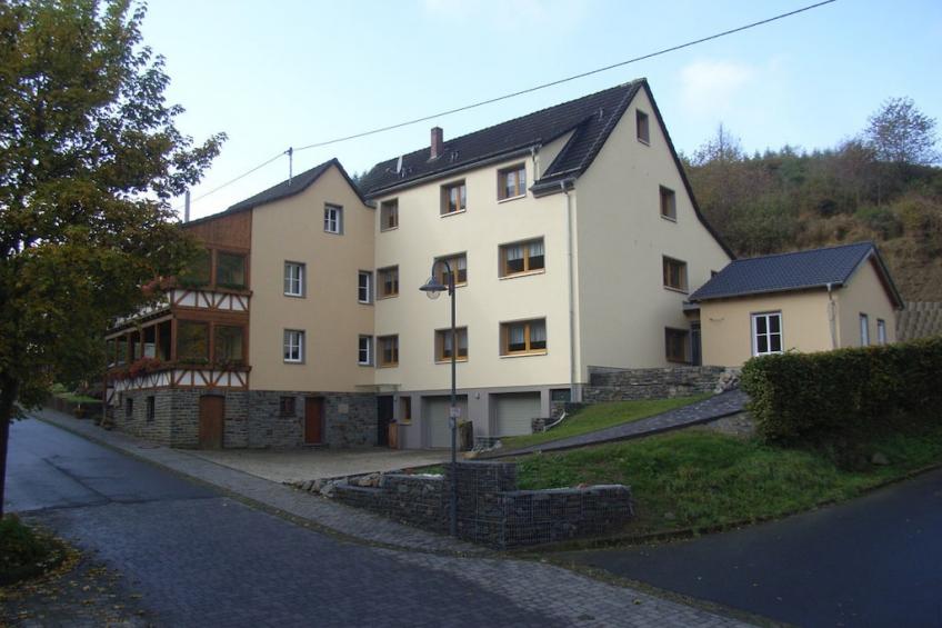 19306