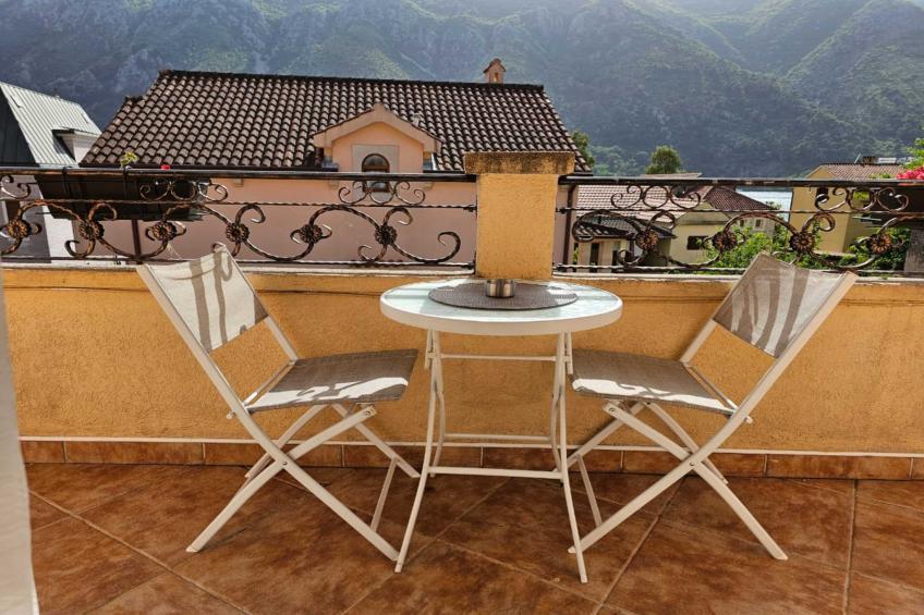 Chic & Sleek Apartments in Kotor - Deluxe Top Floor Apartment with Balcony and Sea View (6) - foto 3
