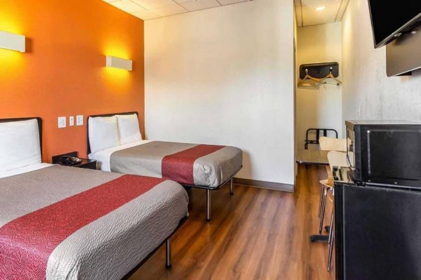 3 Full Beds  Non-Smoking - foto 17