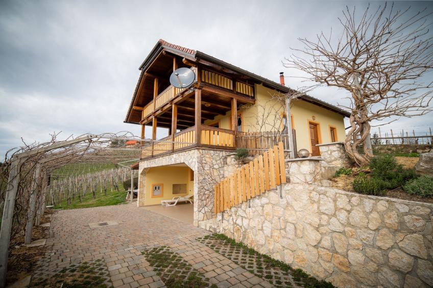 Vivid Hillside Country House with Hot-Tub and Sauna - Two Bedroom Country House - foto 38