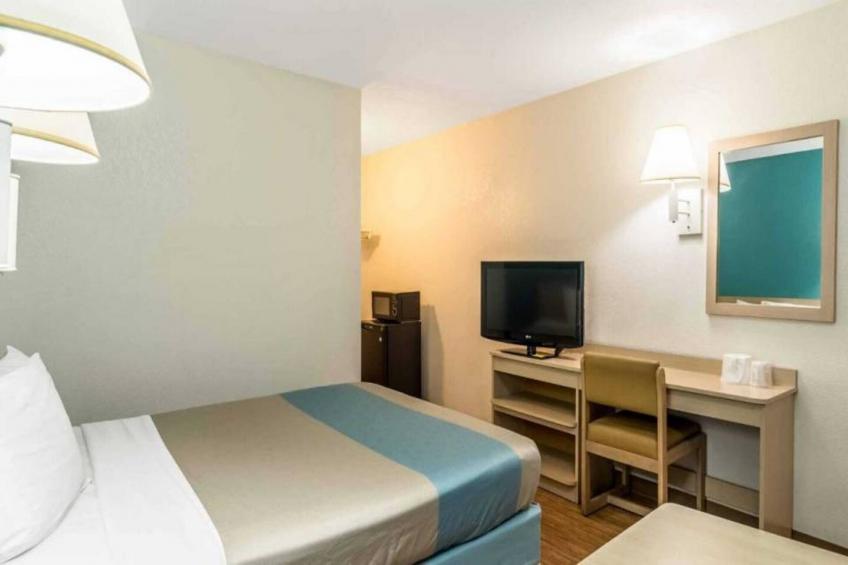 1 Queen Bed  Non-Smoking - foto 4