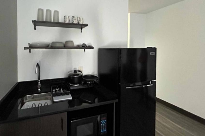 2 Queen Beds  Non-Smoking Kitchen - foto 15