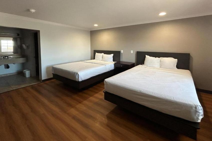 2 Full Beds  Non-Smoking Micfridge - foto 4