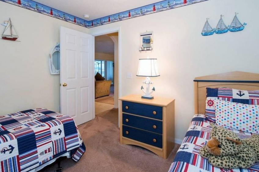 Sonniger Privatpool mit freistehendem Whirlpool und Filmraum - foto 4