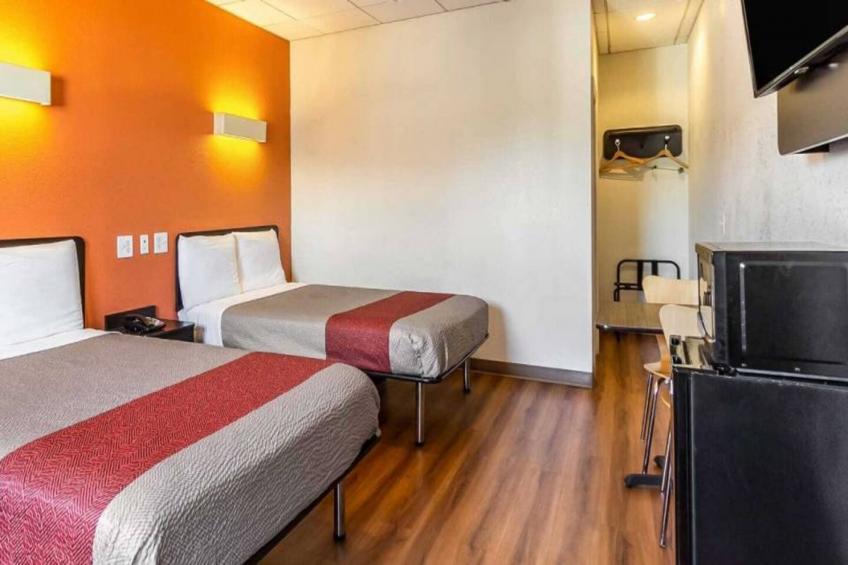 4 Full Beds  Non-Smoking Micfridge - foto 18