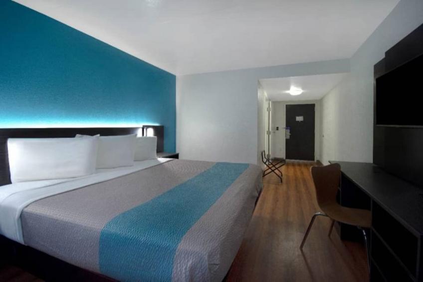1 King Bed  Micfridge - foto 11