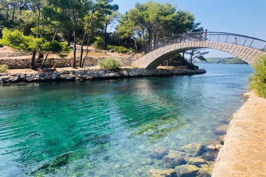 Apartments Franka Saplunara-Twin Room with Terrace and Sea view  No1 - foto 13