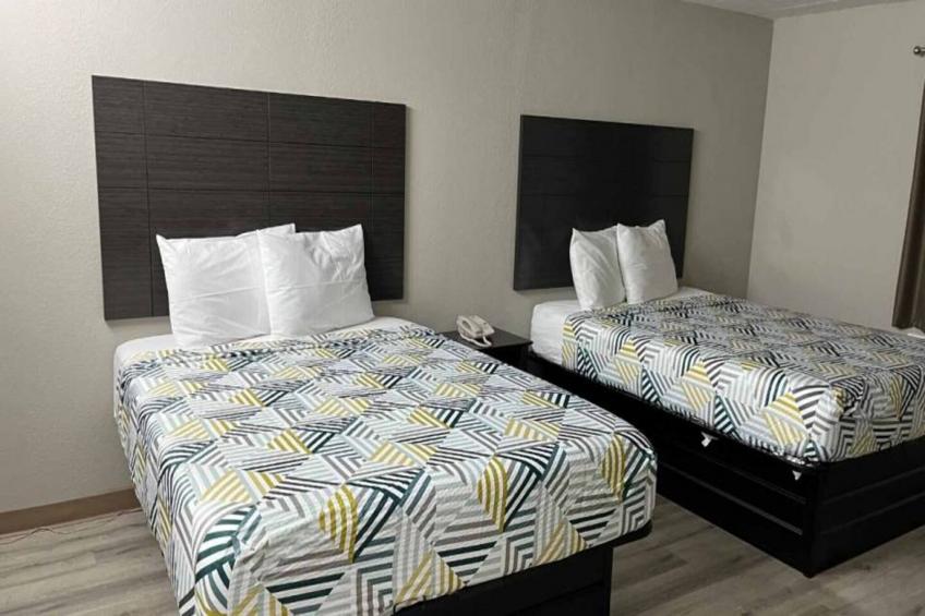 4 Queen Beds  Suite Non-Smoking - foto 11