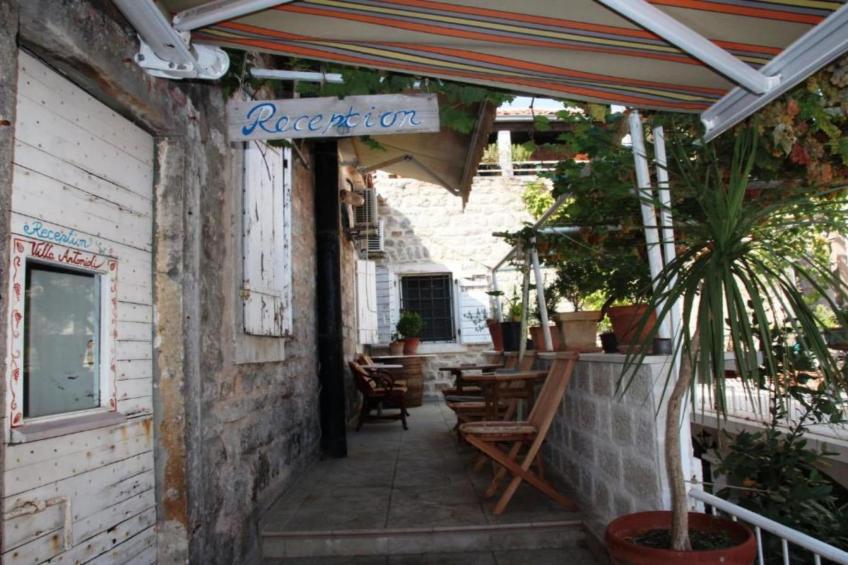 Quaint & Affordable Stay in Budva Traditional Stone House - Family Room 2 - foto 17