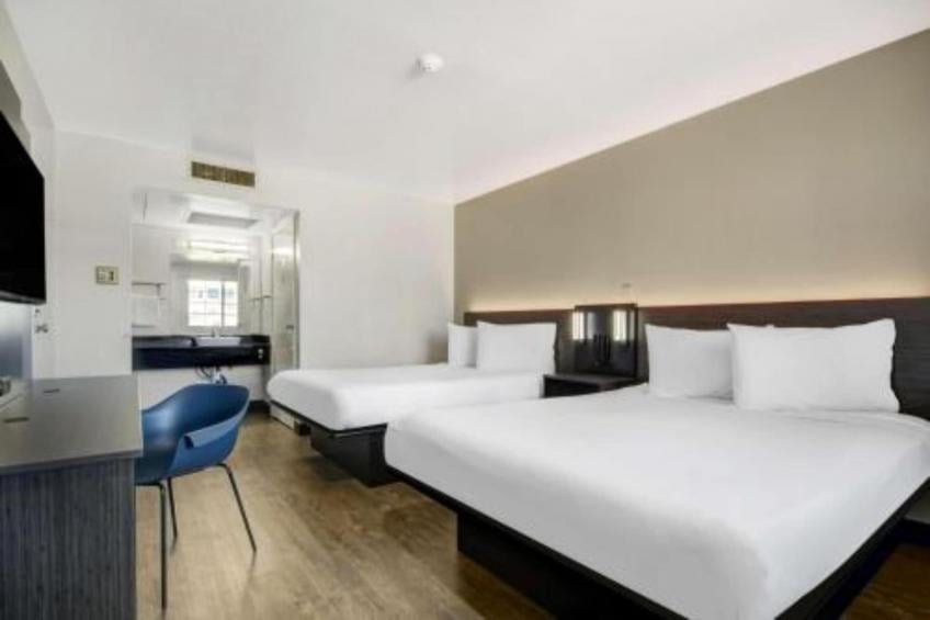 2 Queen Beds