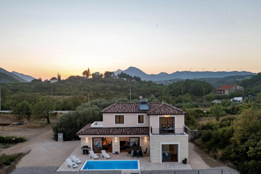 Alleinstehende Villa Slime mit Pool und Garten - foto 14