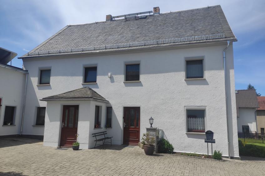 mit eigenem Parkplatz