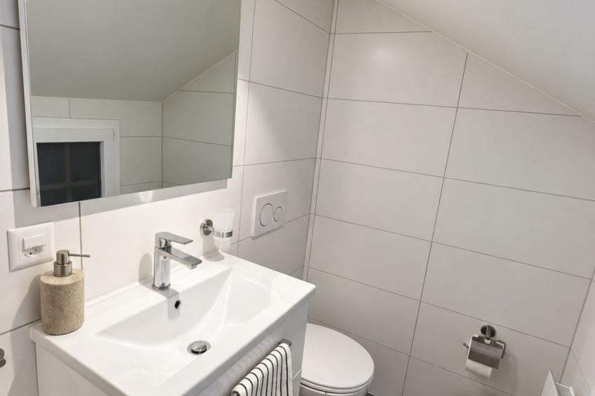 Alte Gemeindestube 2. OG Ost Appartement/Fewo, Dusche oder Bad, WC - foto 10