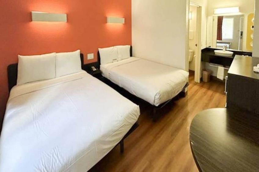 2 Queen Beds  Suite Non-Smoking Micfridge - foto 14