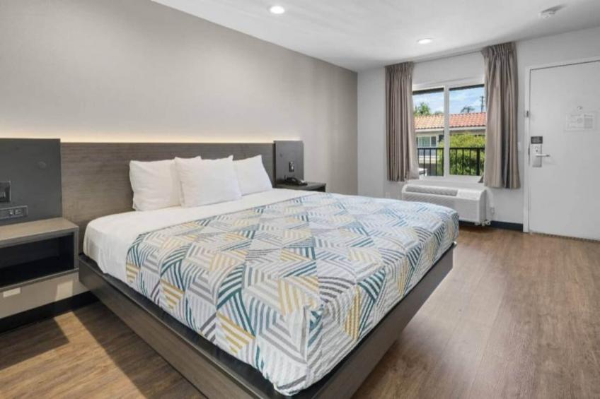 1 King Bed  Non-Smoking Micfridge - foto 50
