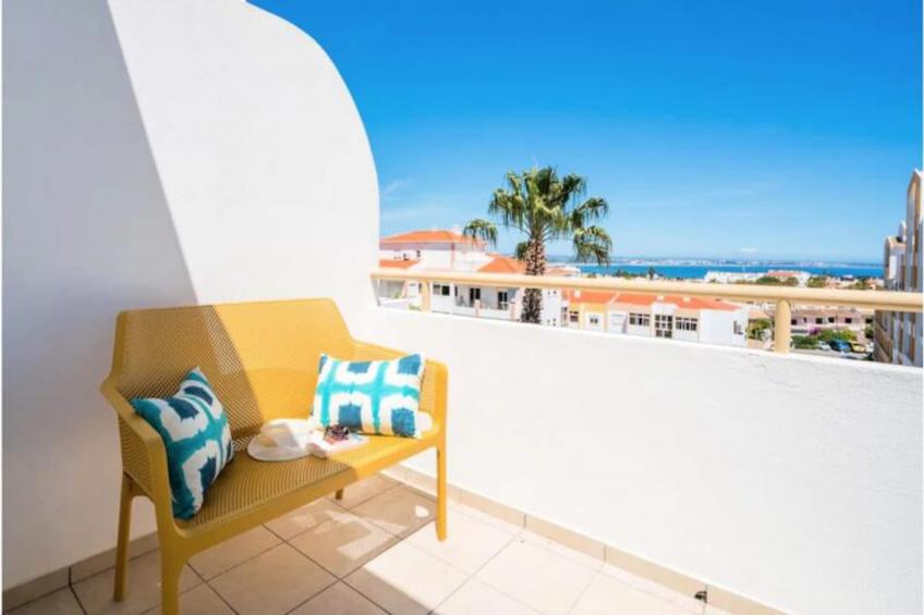 Sunny Seaside Escape - foto 3