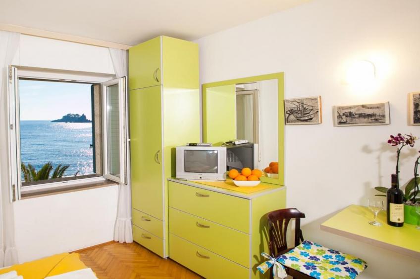 Comfortable Stay with Sea View in Petrovac - Standard Studio with Shared Balcony 1
