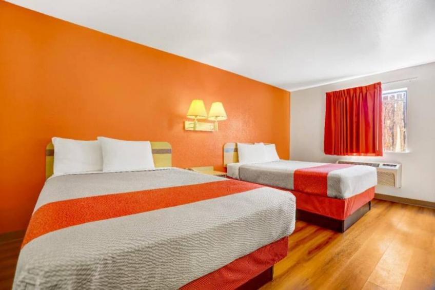 2 Queen Beds  Non-Smoking
