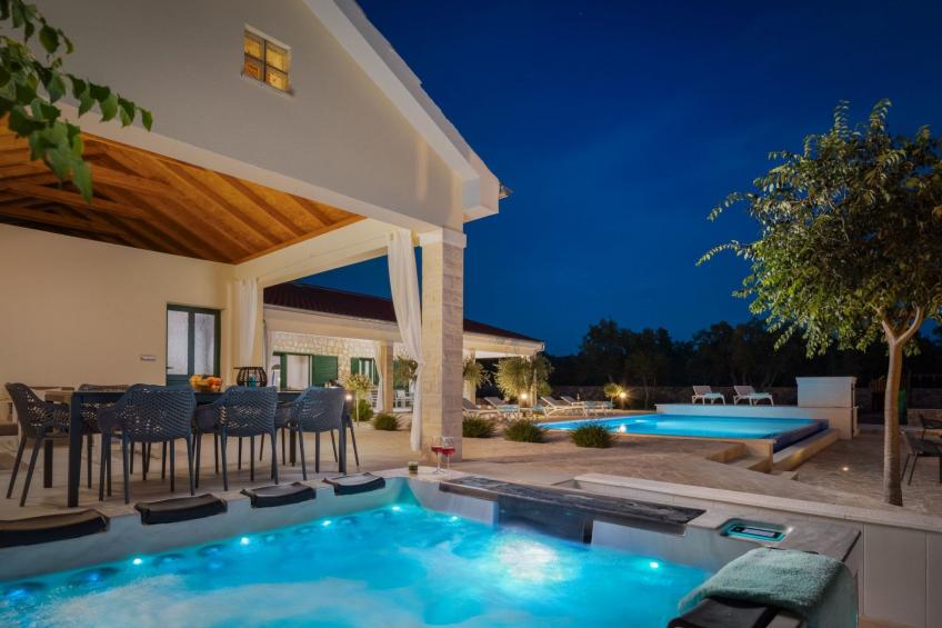 Haus für 11 Personen und 1 Kind in Razvode