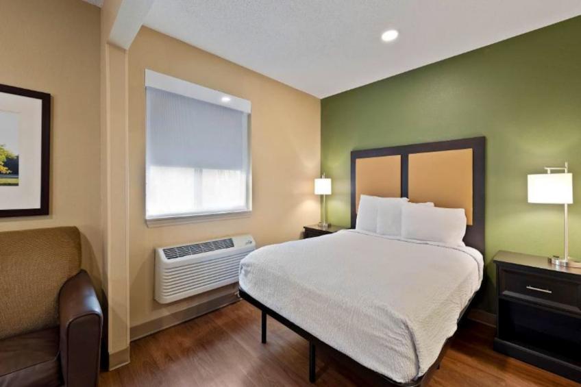 1 Queen Bed | Non-Smoking, Micfridge, Sofa-Bed - foto 22