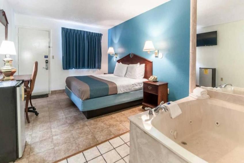 1 King Bed  Non-Smoking - foto 11