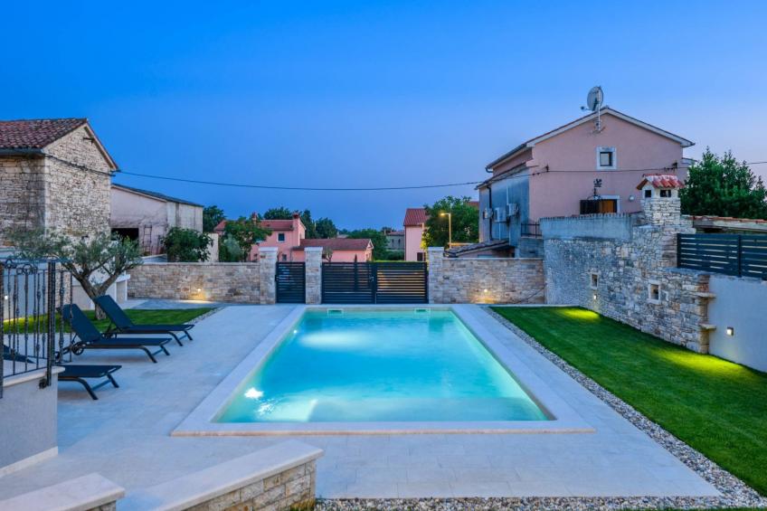 Villa Grande, klimatisiert und mit Pool in Jursici