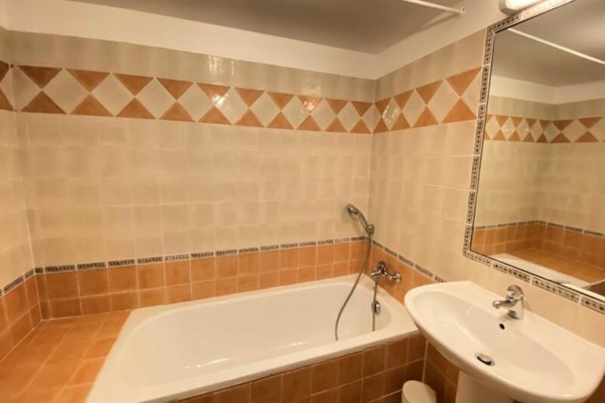 04b5 : Beau Studio Dans Un Mas Provençal - Piscine - foto 15