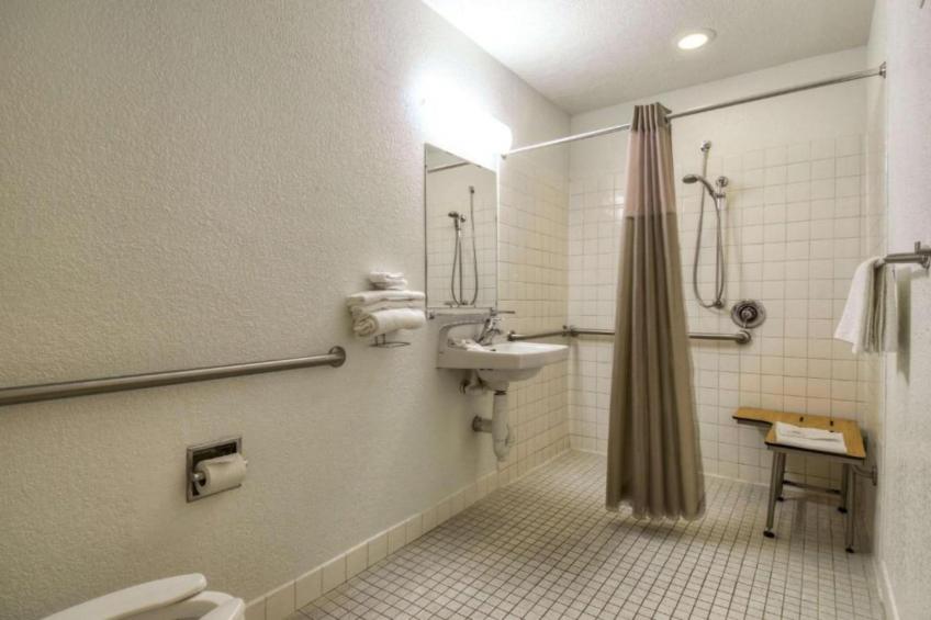 2 Full Beds  Newly Redesigned Non-Smoking - foto 18