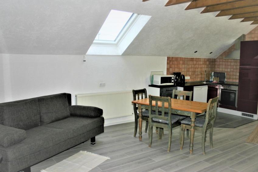 Helle Ferienwohnung in Mehren mit Eigenem Garten