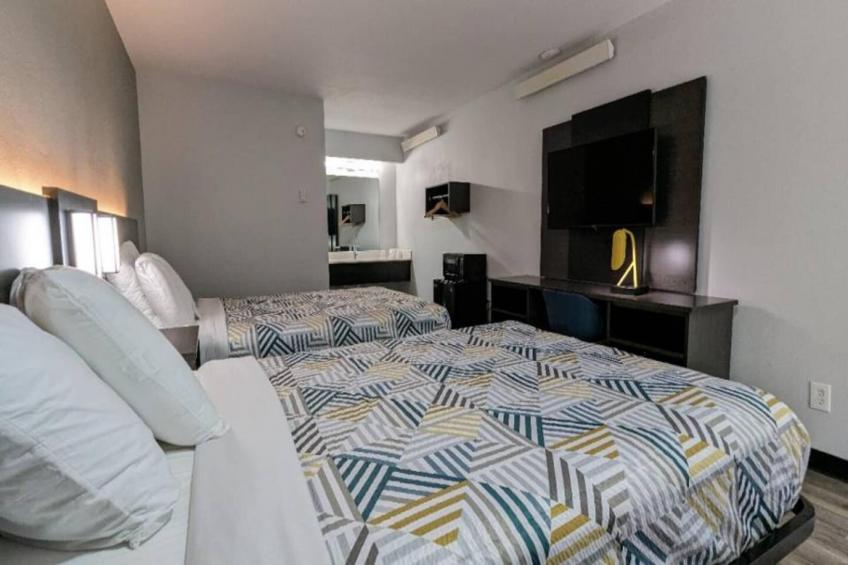 2 Full Beds  Newly Redesigned Non-Smoking - foto 35