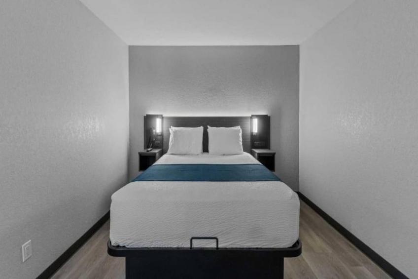 1 King Bed  Non-Smoking Micfridge - foto 21