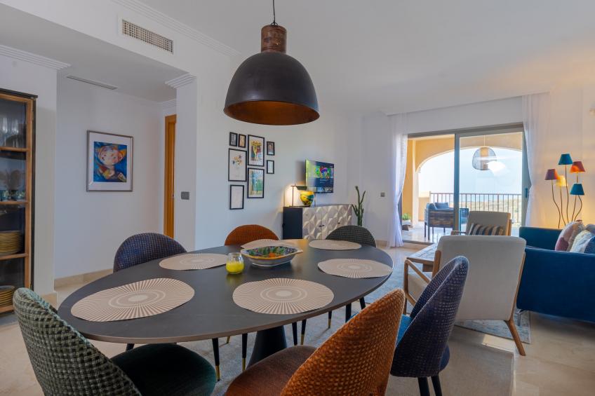 3-Bedroom Apartment with Sea & Mountain Views - foto 13