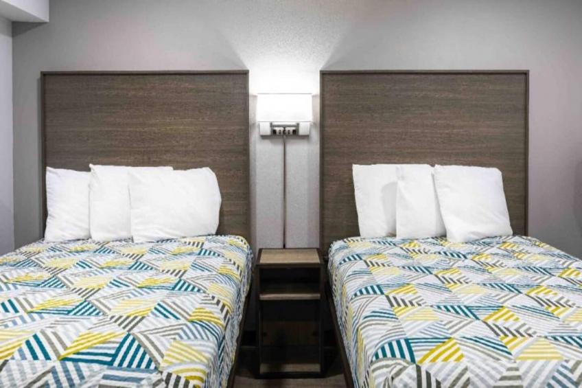2 Queen Beds  Non-Smoking Kitchen - foto 5