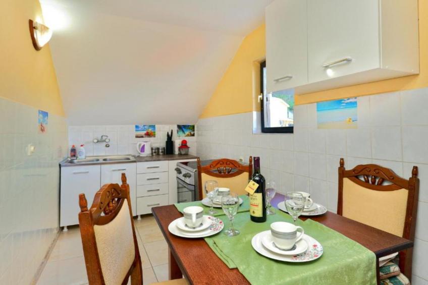 Charming Kotor Bay Retreat Just Steps from the Beach - Two Bedroom Apartment With Sea View - foto 7