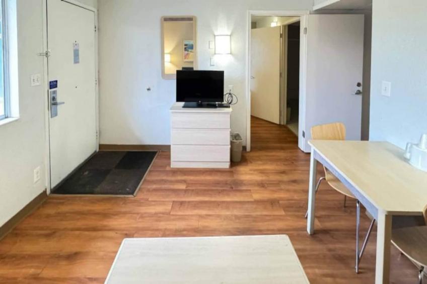 2 Full Beds  Suite Non-Smoking Kitchen - foto 13