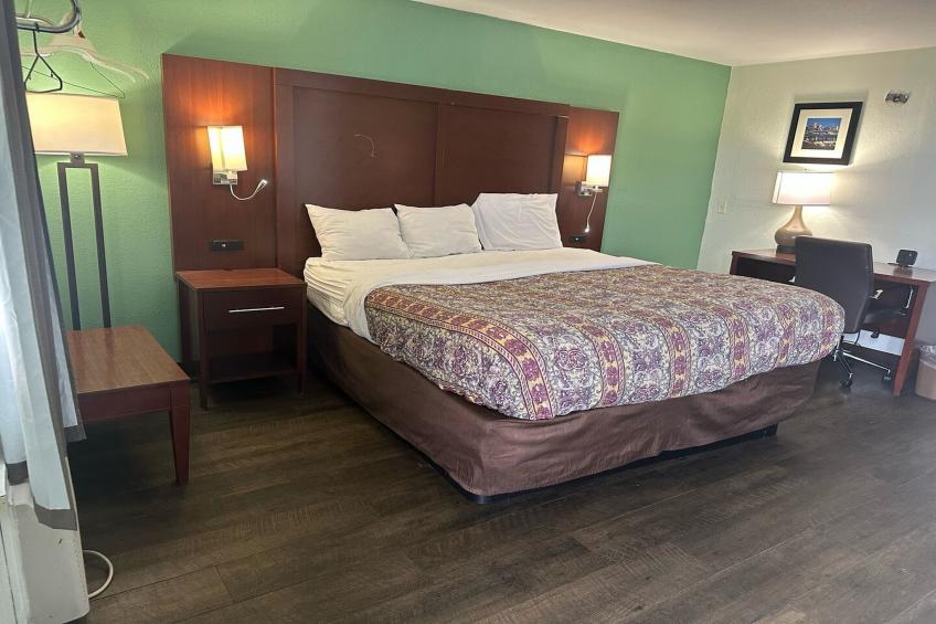 King Bed Non-Smoking