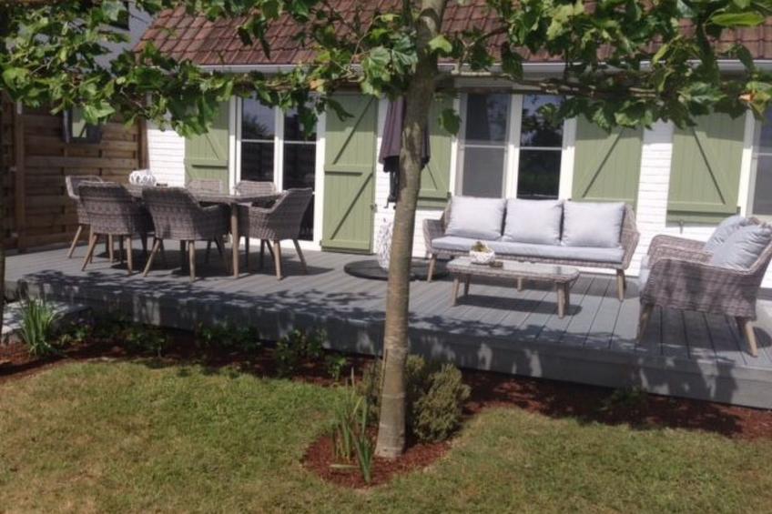 Windekind mit Blick auf die Felder